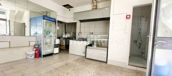 Imóvel comercial de 2 divisões em Trieste, Italy N.º 302201 4