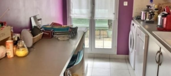 2 bedrooms Apartment in Saint-Cyr-l'Ecole, France No. 187373 3