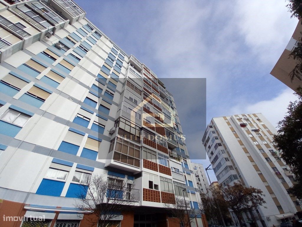 3 bedrooms Apartment in Corroios, Portugal No. 85849