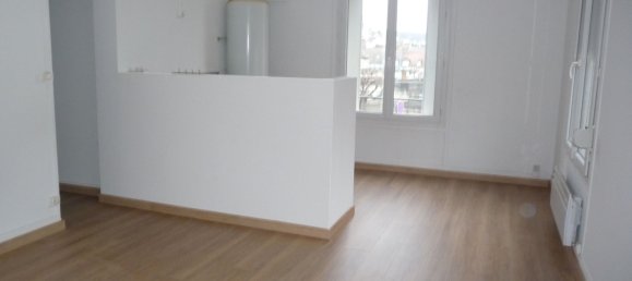 144m² Building in Pont-Sainte-Maxence, France No. 40769 2