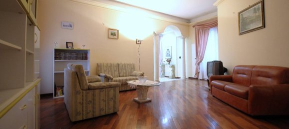 Квартира с 4 комнатами в Кьяравалле Чентрале, Италия № 276617 11