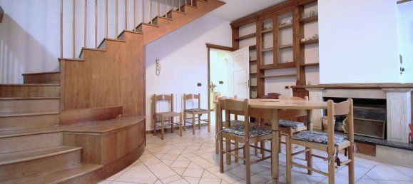 Квартира с 4 комнатами в Кьяравалле Чентрале, Италия № 276617 4