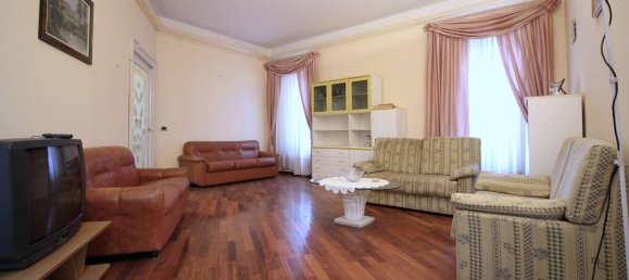 Квартира с 4 комнатами в Кьяравалле Чентрале, Италия № 276617 8