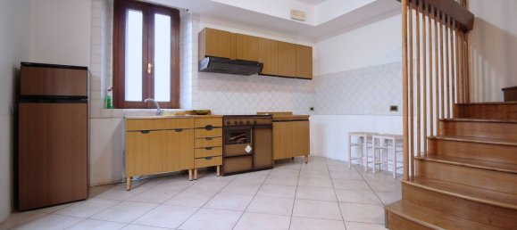 Квартира с 4 комнатами в Кьяравалле Чентрале, Италия № 276617 5