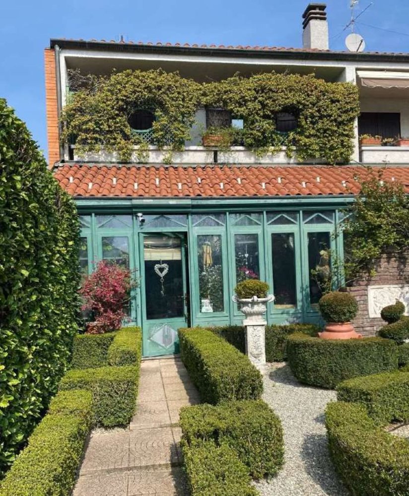 4-salle Maison à Seveso, Italy No. 7764