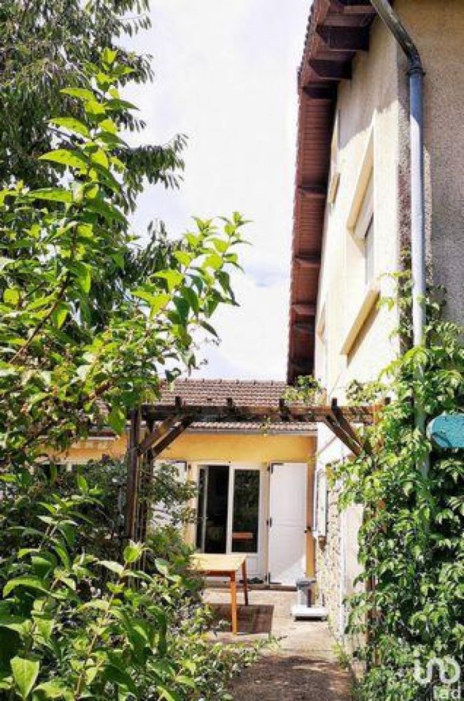 Casa T4 em Nantiat, France N.º 24781