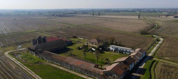 11 rooms House in Gaggiano, Italy No. 40835 8