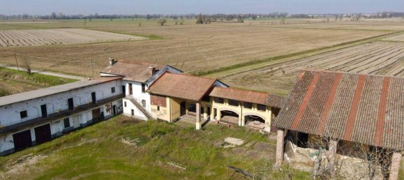 11 rooms House in Gaggiano, Italy No. 40835 16