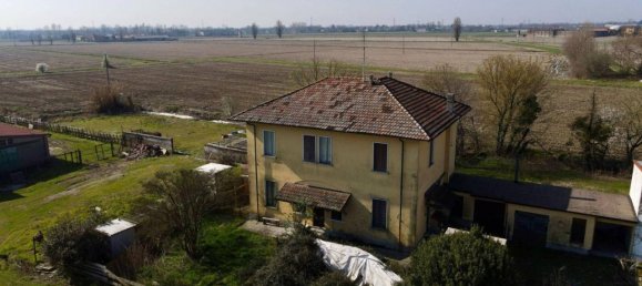 11 rooms House in Gaggiano, Italy No. 40835 15