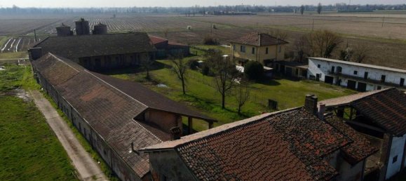 11 rooms House in Gaggiano, Italy No. 40835 11