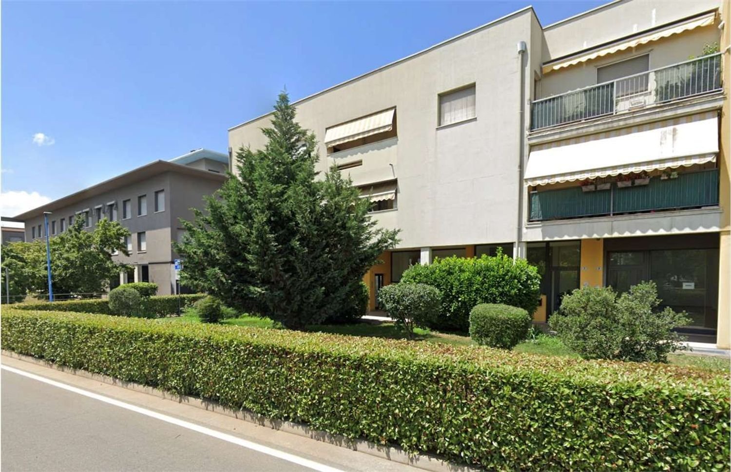 156m² Commercial property in Brescia, Italy No. 283797