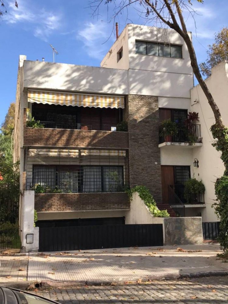 5 bedrooms House in Buenos Aires, Argentina No. 70015