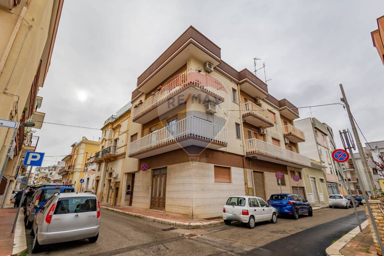 Apartamento de 7 habitaciónes en Triggiano, Italy No. 235001