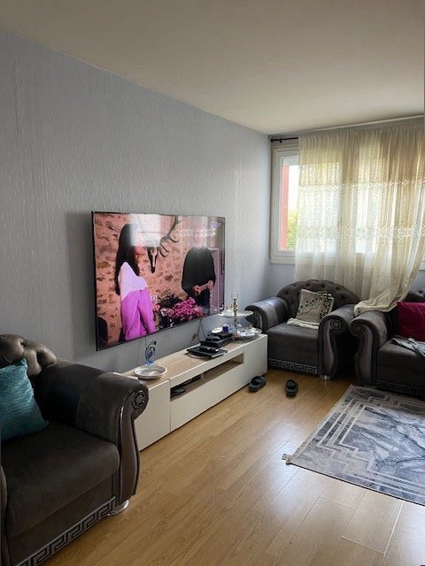 Apartamento de 3 dormitorios en Fleury-les-Aubrais, France No. 323137