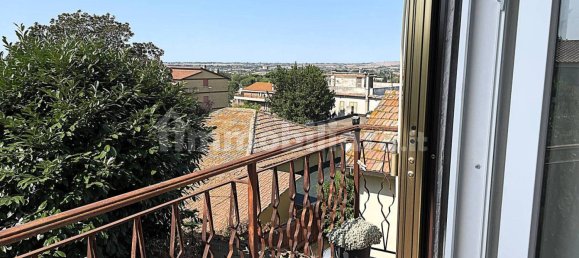 3 bedrooms Apartment in Rome, Italy No. 305402 4