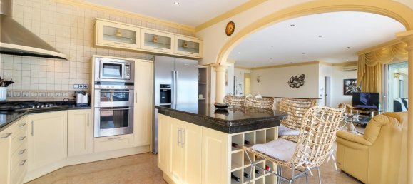 4 bedrooms Villa in Moraira, Spain No. 178301 3