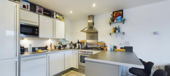 2 bedrooms Apartment in London, United Kingdom No. 13474 2