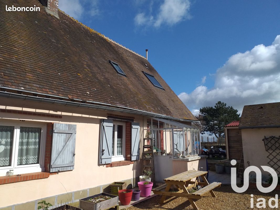 Casa de 4 dormitorios en Saint-Germain-le-Gaillard, France No. 69798