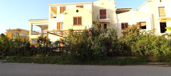 Квартира с 3 комнатами в Тортоли, Италия № 152232 20