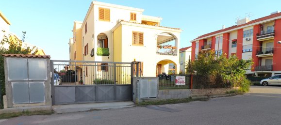 Квартира с 3 комнатами в Тортоли, Италия № 152232 19