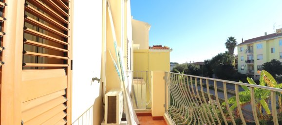 Квартира с 3 комнатами в Тортоли, Италия № 152232 16