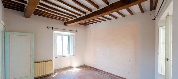 5 rooms Apartment in Cortona, Italy No. 281175 8