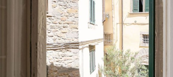 5 rooms Apartment in Cortona, Italy No. 281175 10