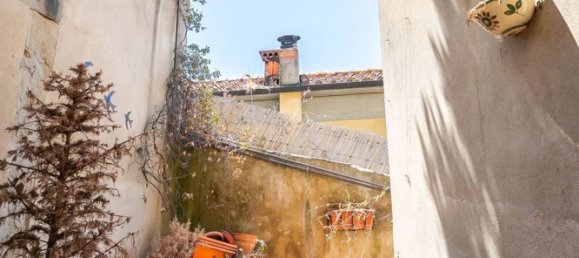 5 rooms Apartment in Cortona, Italy No. 281175 3