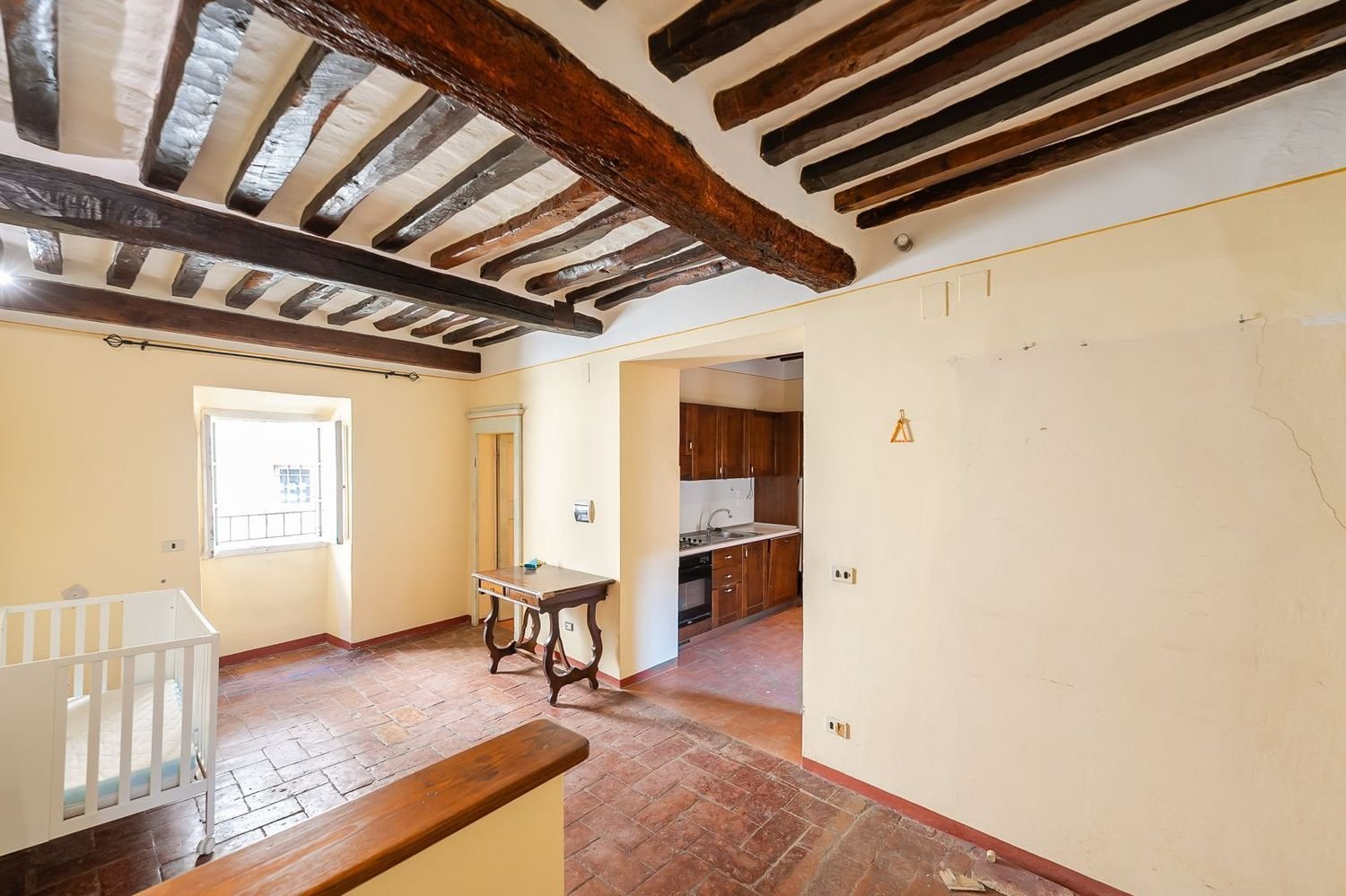 5 rooms Apartment in Cortona, Italy No. 281175