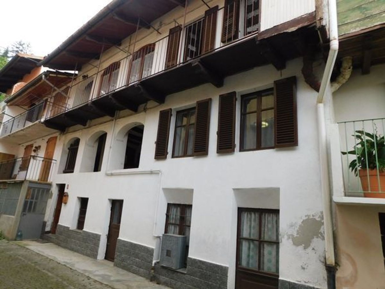 8 rooms House in Sordevolo, Italy No. 114990