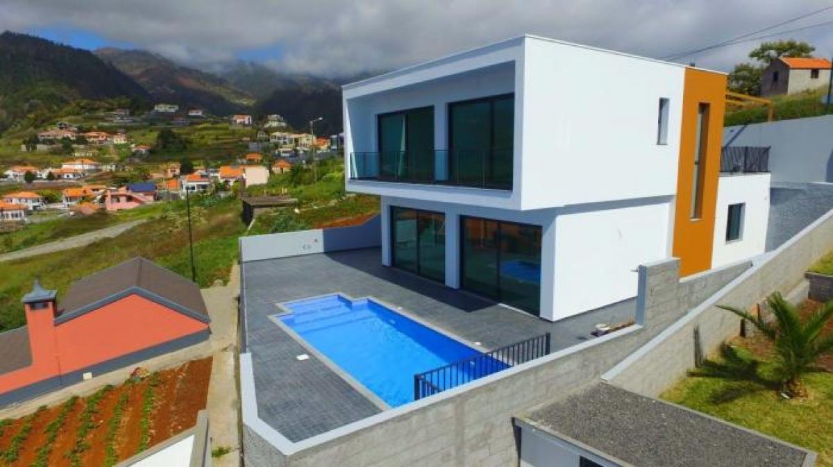 3 bedrooms Villa in Calheta, Portugal No. 171