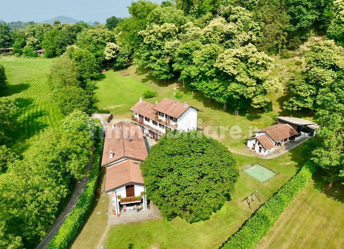 5 bedrooms House in Arona, Italy No. 367400