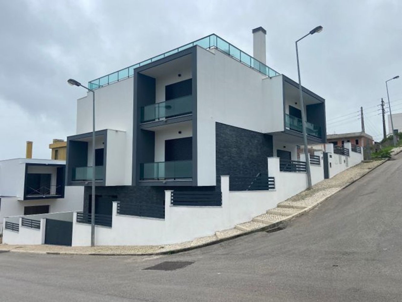 Casa de 8 dormitorios en Odivelas, Portugal No. 32100