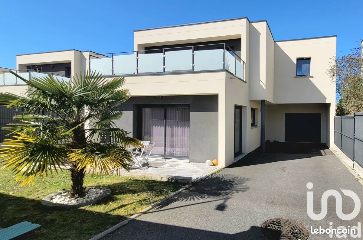 4 bedrooms House in Seine-Maritime, France No. 353711