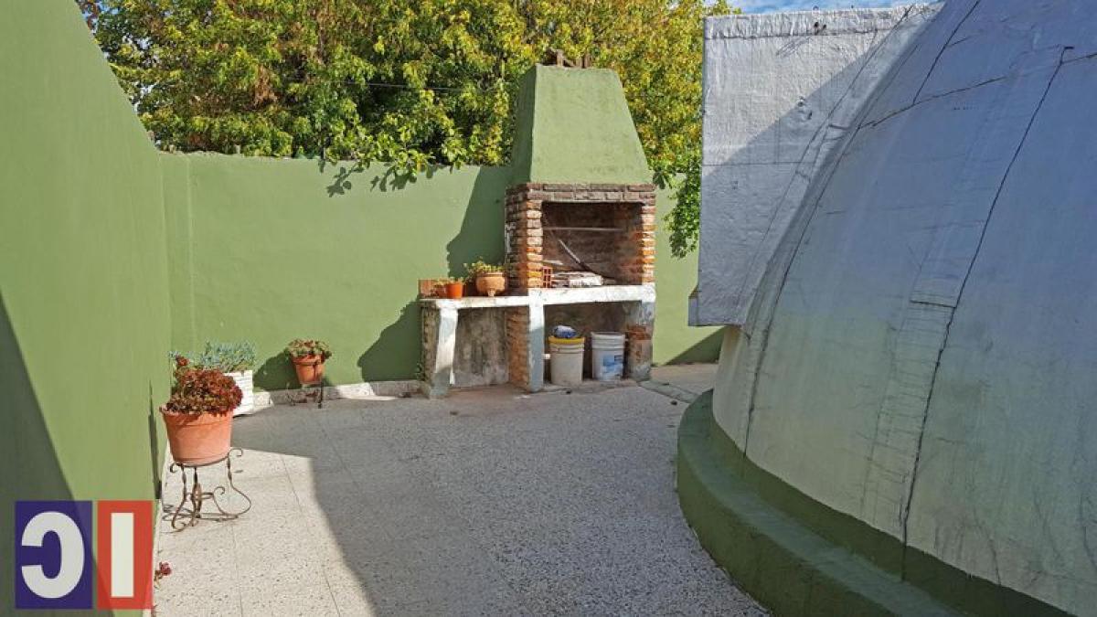 2 bedrooms House in Moron, Argentina No. 86934