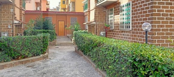 2-salle Appartement à Rome, Italy No. 34080 12