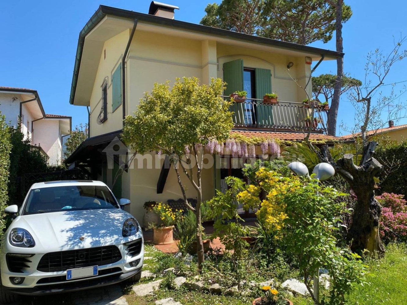 3 bedrooms Villa in Montignoso, Italy No. 49599