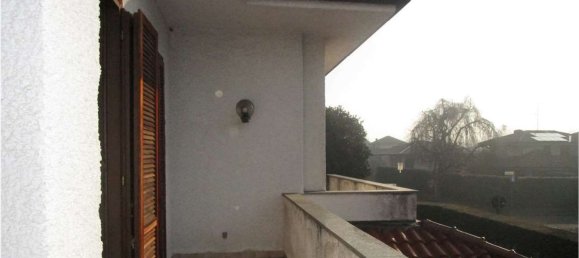 4 rooms Villa in Burago di Molgora, Italy No. 5323 24