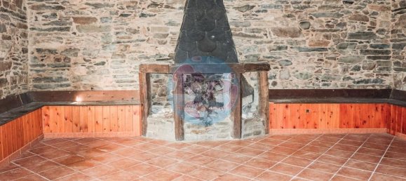 8 bedrooms House in Leon, Spain No. 29716 4