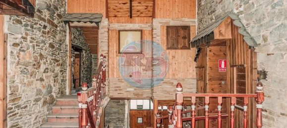 8 bedrooms House in Leon, Spain No. 29716 3