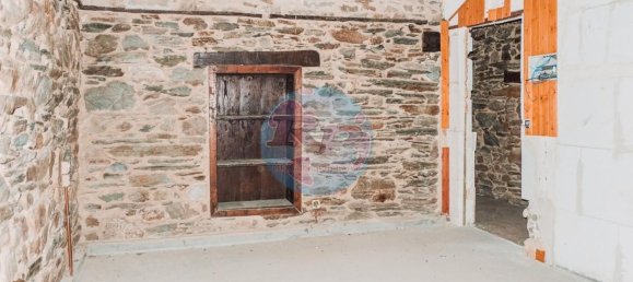 8 bedrooms House in Leon, Spain No. 29716 7