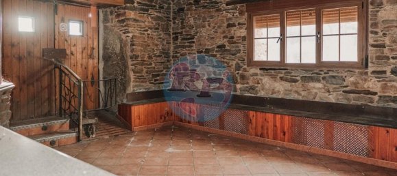 8 bedrooms House in Leon, Spain No. 29716 6