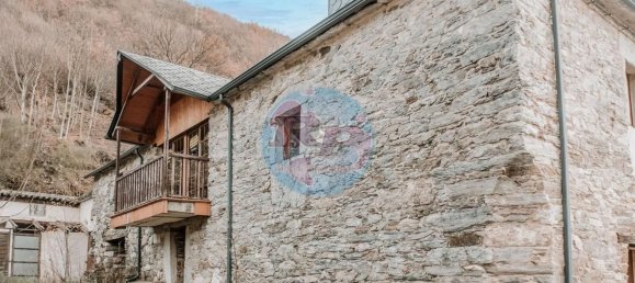 8 bedrooms House in Leon, Spain No. 29716 9