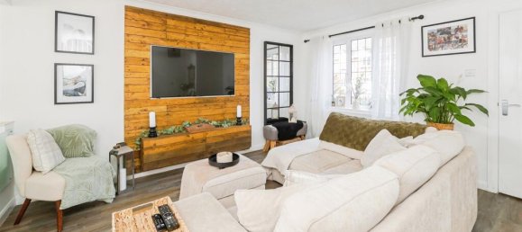 3 bedrooms House in Crawley, United Kingdom No. 6264 3