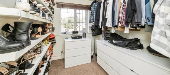 3 bedrooms House in Crawley, United Kingdom No. 6264 12