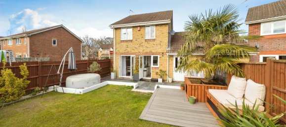 3 bedrooms House in Crawley, United Kingdom No. 6264 15