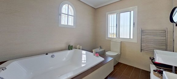 5 bedrooms House in Churriana, Spain No. 184130 12