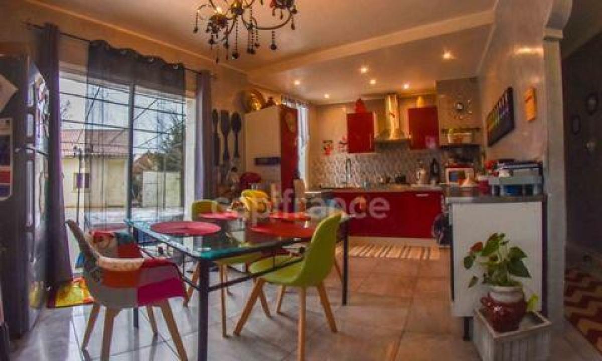 4 bedrooms House in Auxerre, France No. 2569