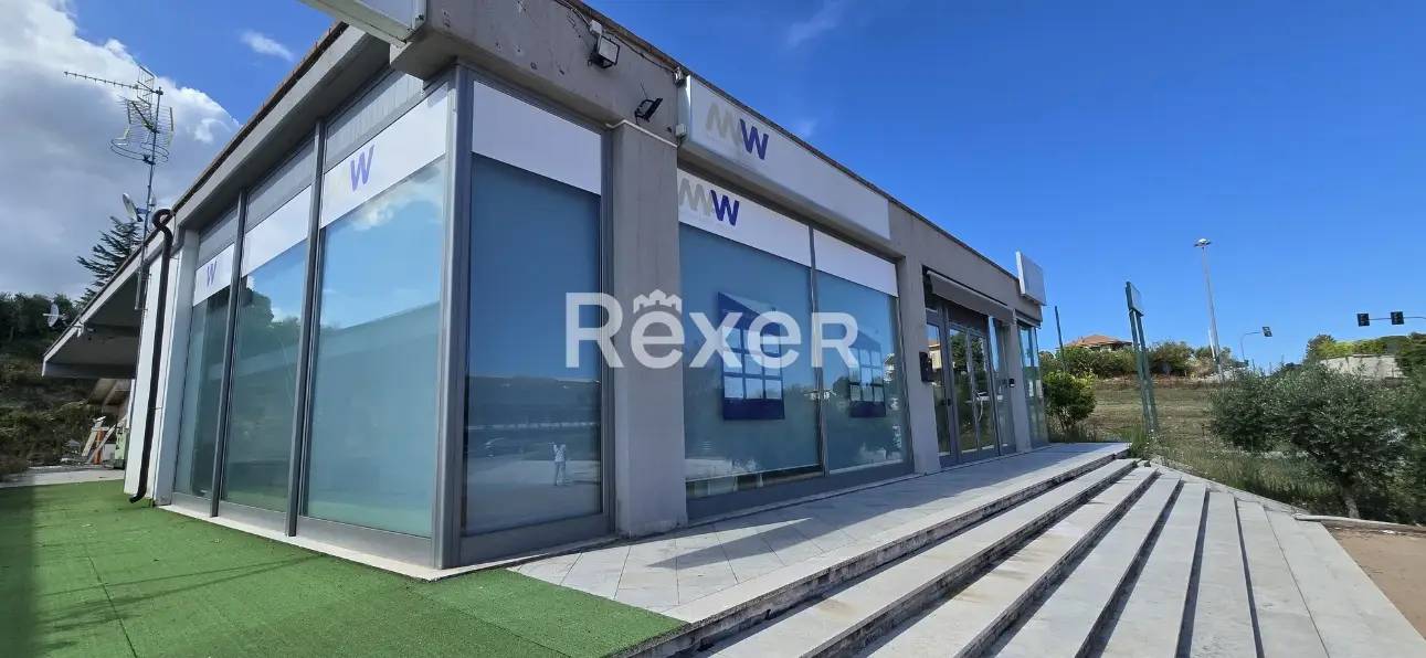 1200m² Commercial property in Mosciano Sant'Angelo, Italy No. 403936
