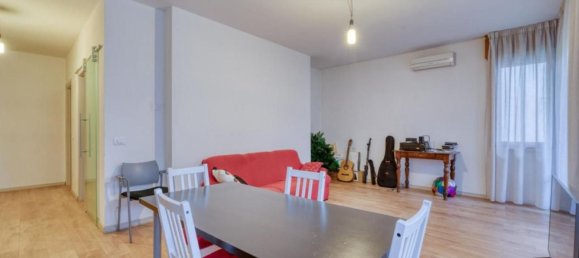 3 rooms Apartment in Padua, Italy No. 281209 2